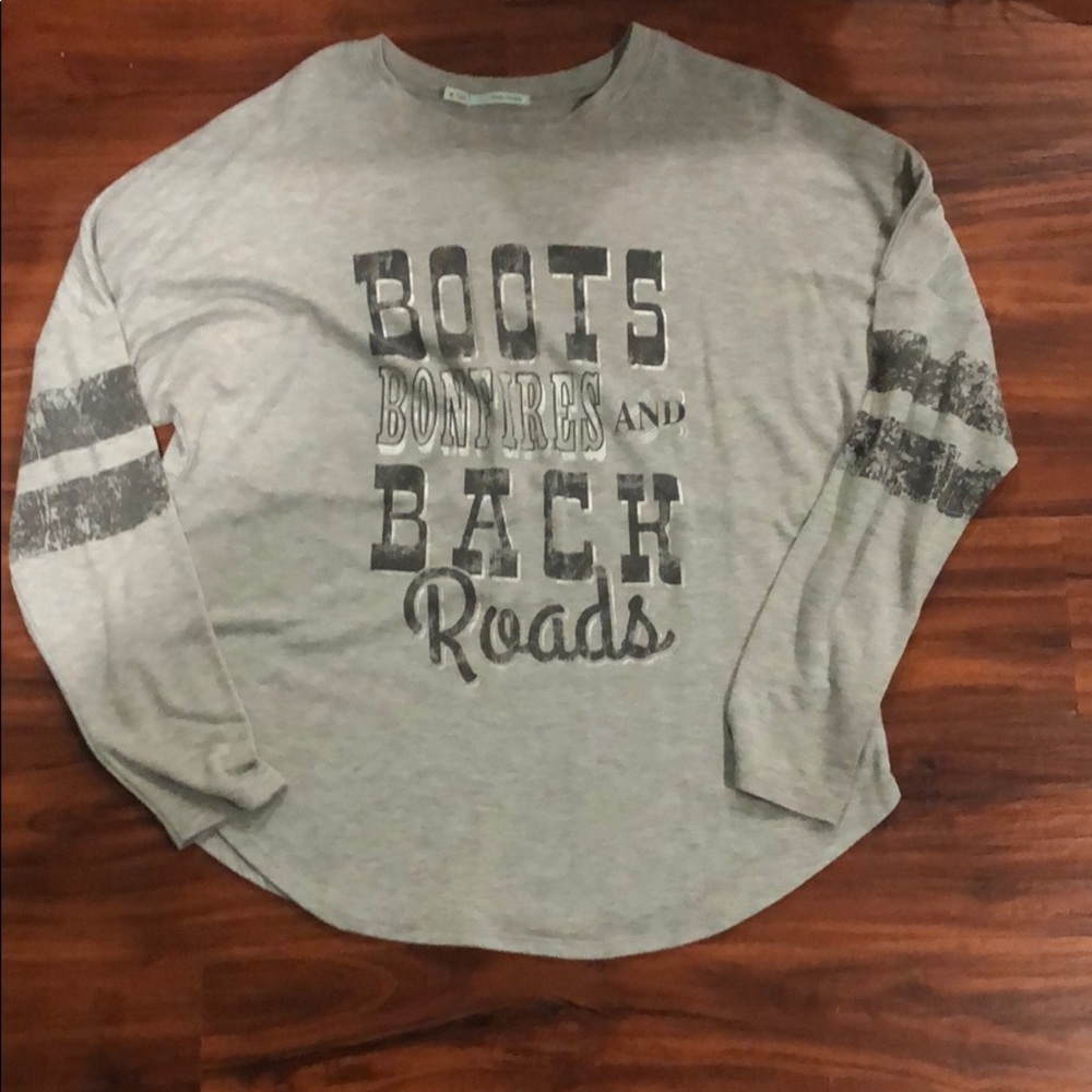 Gray long sleeve tee